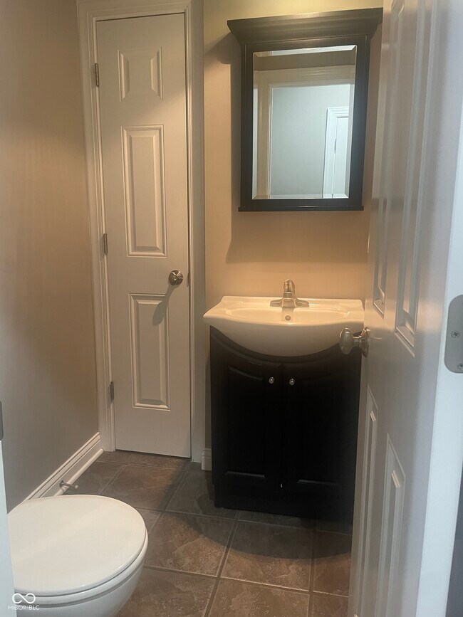 Building Photo - 5670 Honey Locust Dr