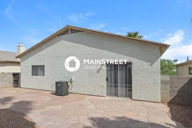 Building Photo - 3 Bedroom Pet-Friendly Home in TUCSON, AZ with Main Street Renewal