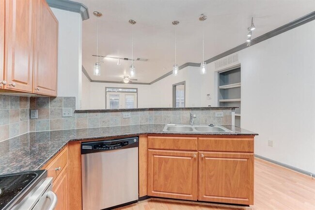 Building Photo - 1711 Old Spanish Trl