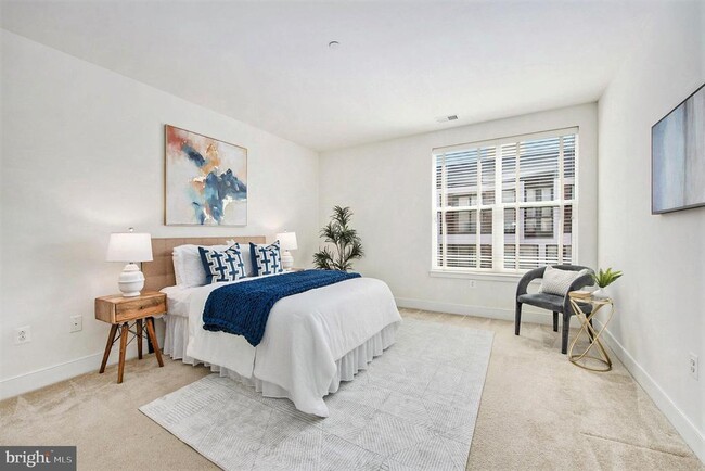 Building Photo - 600 S 24th St