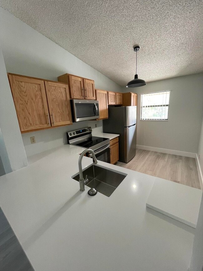 Building Photo - 3350 Jaywood Terrace