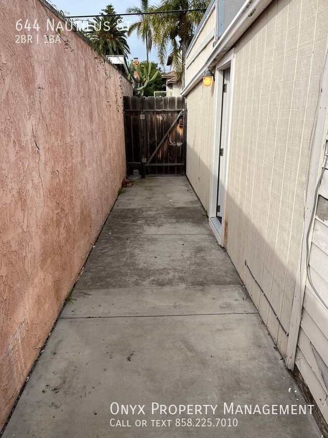 Building Photo - Cute 2 bed/2 bath Duplex in the heart of t...