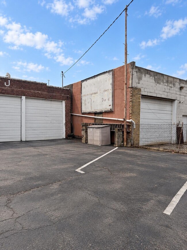 Building Photo - 143 W 30th St