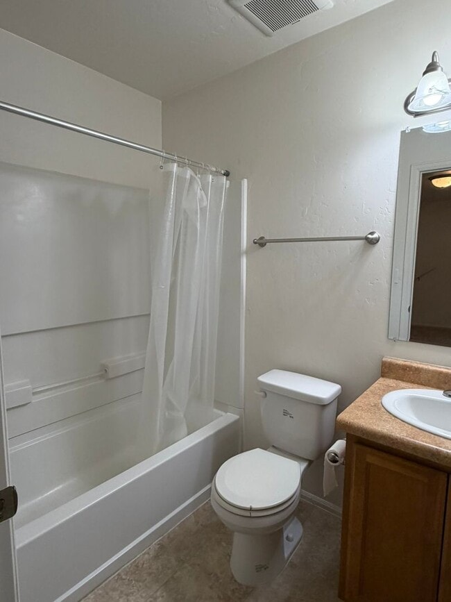 Building Photo - 2484 1/2 Brokwillow Loop
