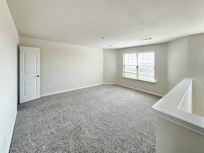 Building Photo - 913 Serena Dr
