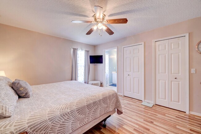 Building Photo - 1838 SE Genaro Terrace