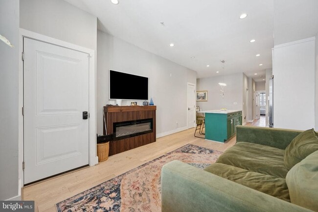 Building Photo - 1636 Trinidad Ave NE