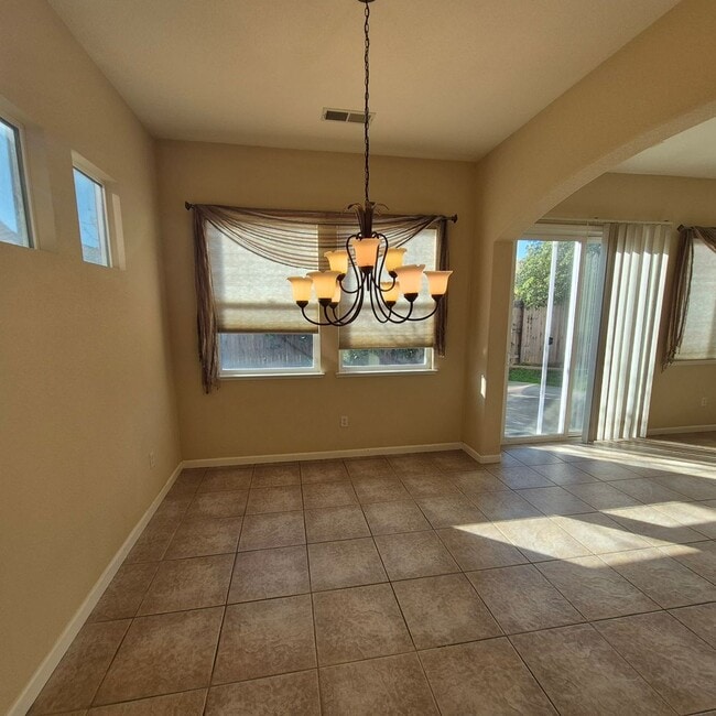 Building Photo - Spacious 3 Bedroom home with office in South Elk Grove.  Nice Home!