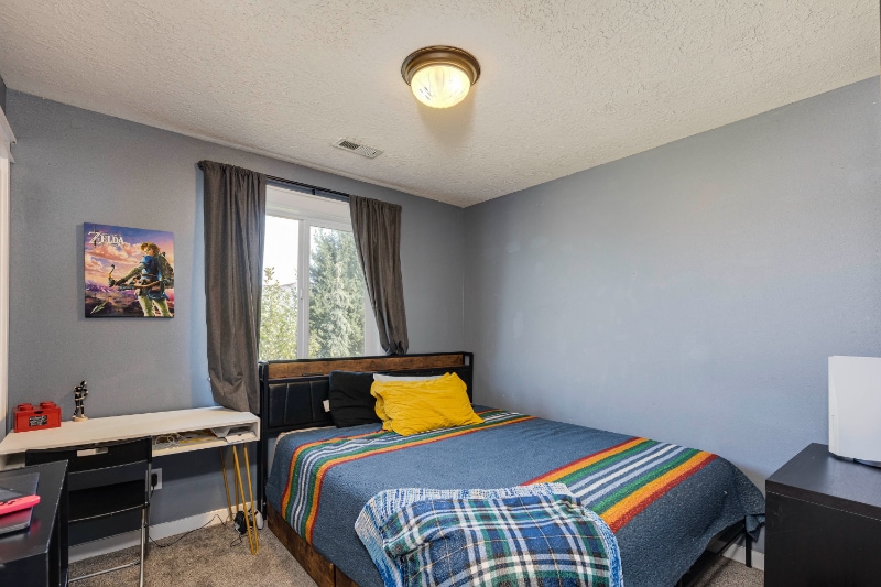 Building Photo - 1026 E 15th St