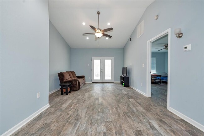 Building Photo - 3559 Balboa Cir