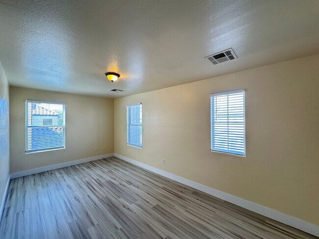Building Photo - FALCON POINTE