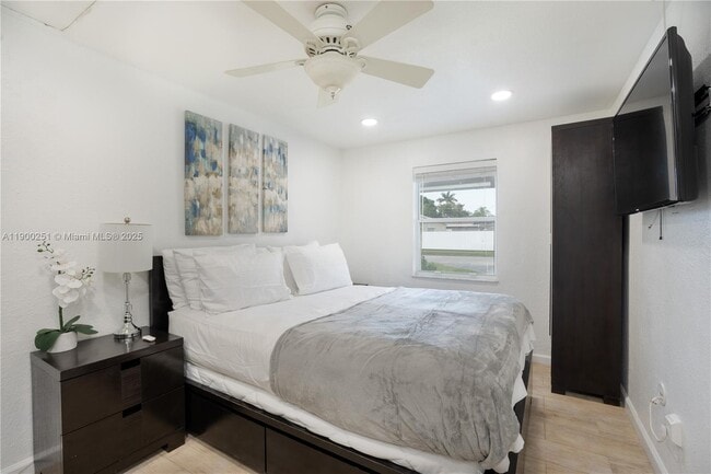 Building Photo - 6390 Plunkett St