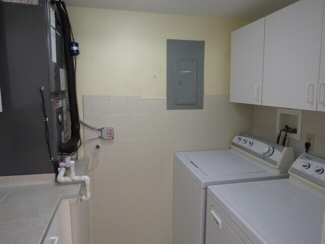 Building Photo - 118 Lake Pine Cir