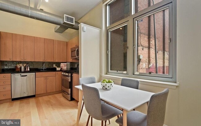 Building Photo - 811 4th St NW