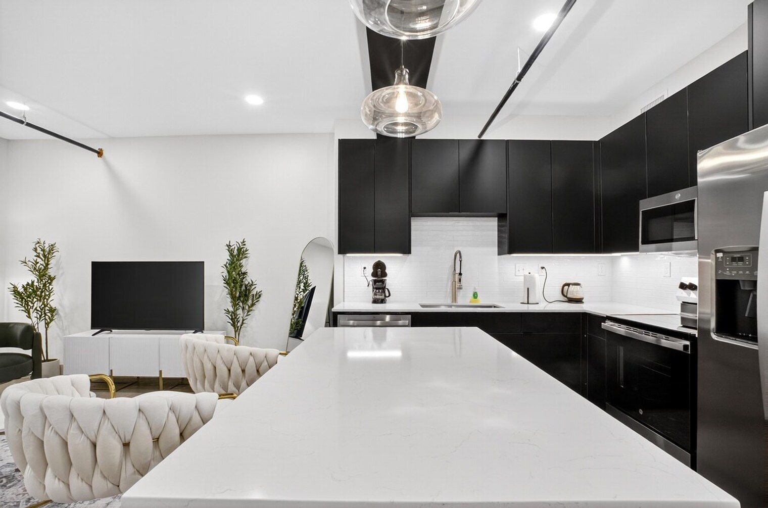 Building Photo - 15 W 6th St