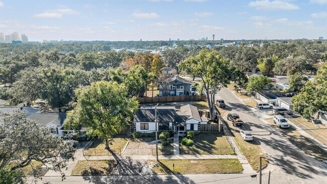 Building Photo - 2220 W Ohio Ave