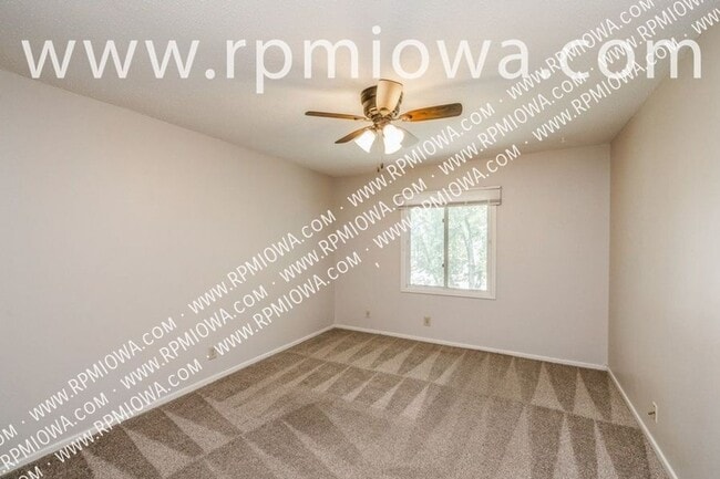Building Photo - 2056 NW Hickory Ln