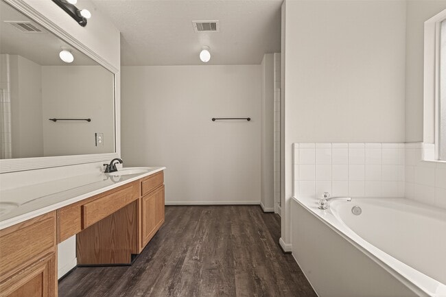 Building Photo - 11002 Heron Nest St