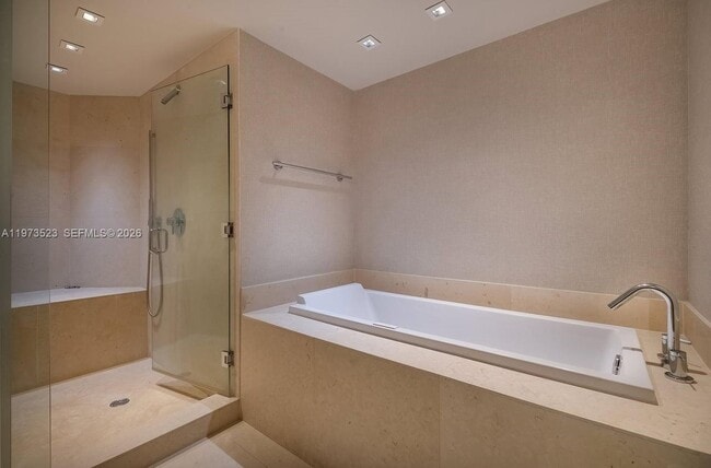 Building Photo - 465 Brickell Ave