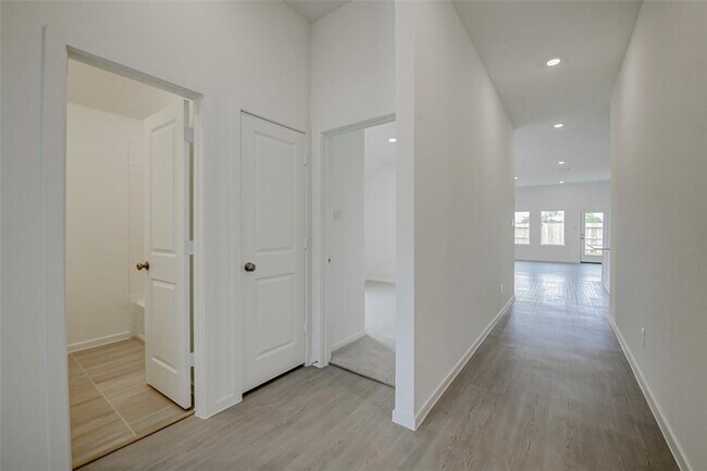 Building Photo - 27506 Spearmint Ridge Dr