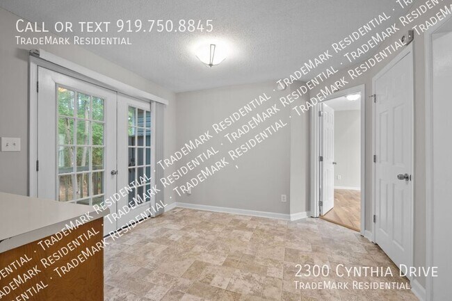 Building Photo - 2300 Cynthia Dr