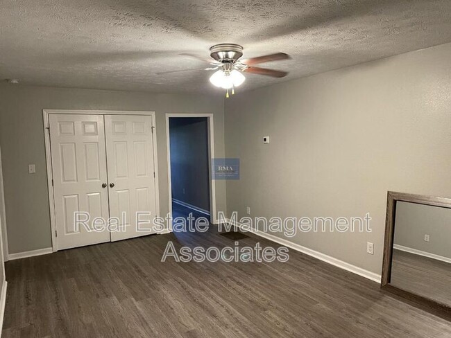 Building Photo - 12B Lisa Ln