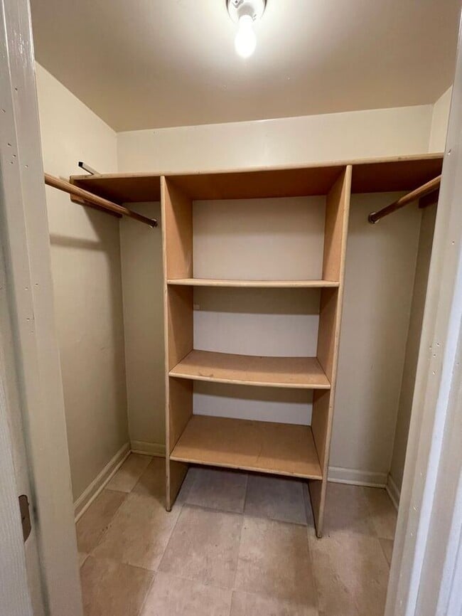 Building Photo - $1,550 Monthly, Studio apartment walking distance to down town Santa Rosa