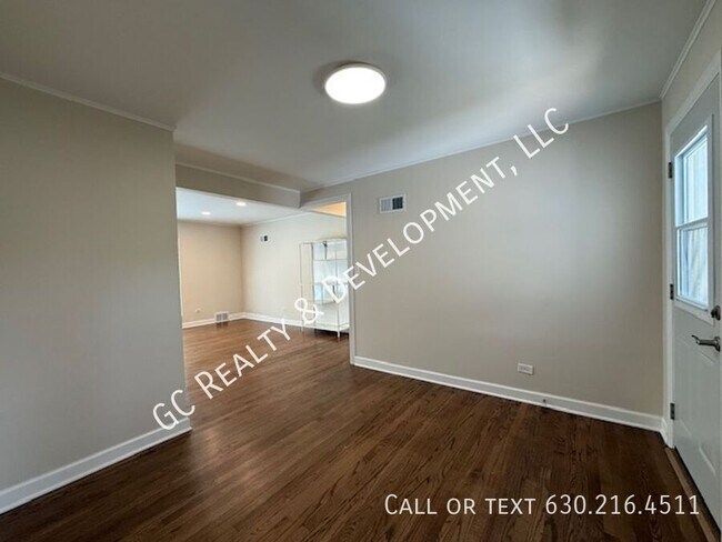 Building Photo - 318 S Hale St