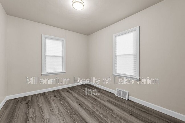 Building Photo - 697 Lounsbury Ave