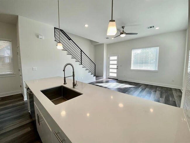 Building Photo - 6102 Caddie St