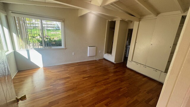 Building Photo - Move-in special: 50% off first month!  Pea...