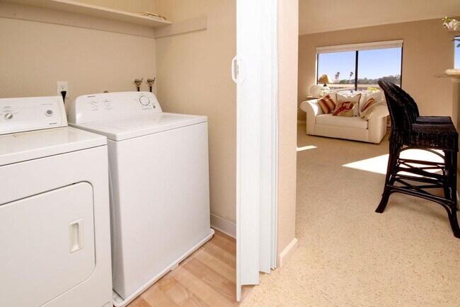 Building Photo - Open House Sunday December 7th 1-2pm  Beautiful Santa Cruz  Townhome in Prime Westside Location.