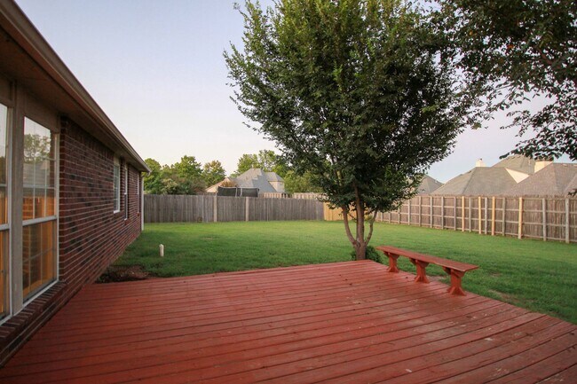 Building Photo - Darling Home In Jenks Schools!