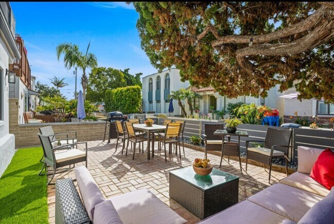 Building Photo - Newly Remodeled and Fully furnished- Mission Beach 5 bed 3 baths.