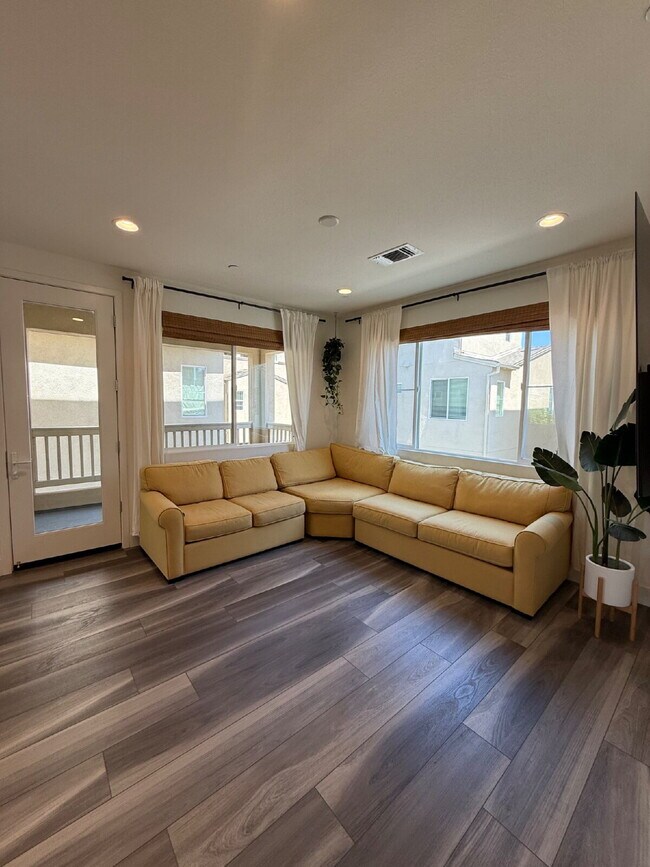 Building Photo - Bright & Spacious 3-Bedroom, 3.5-Bathroom Newark Home with Private Balcony