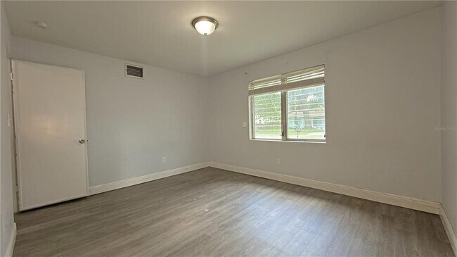 Building Photo - 126 Palm Dr