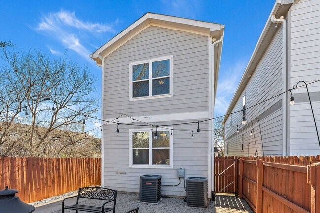 Building Photo - Available Now! 4 Bed, 3.5 Bath, Convenient...