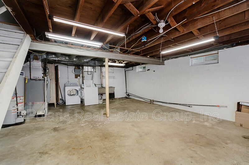 Building Photo - 4702 Rookwood Ave