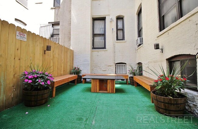 Building Photo - Modern 3 BED in Prime Crown Heights