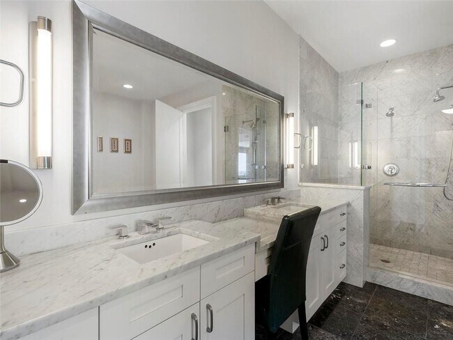 Building Photo - 1065 Peachtree St NE