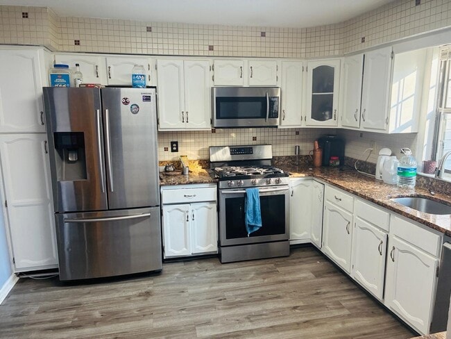 Building Photo - 2902 Stonehedge Rd