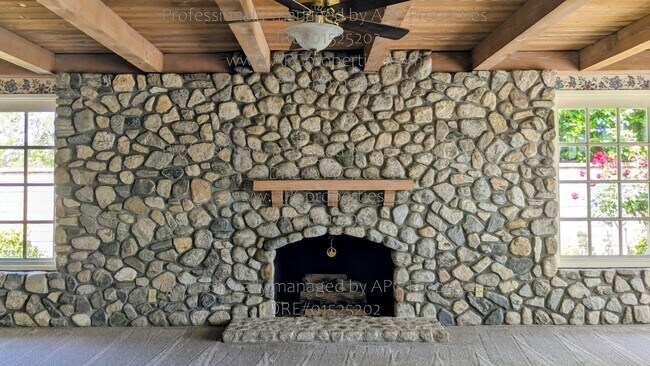 Building Photo - 460 S Bridge View Dr