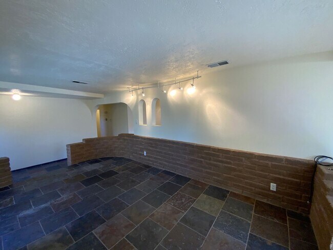 Building Photo - 4 Bedroom Single Story Home Available Near Tramway Blvd NE & Copper Ave NE!