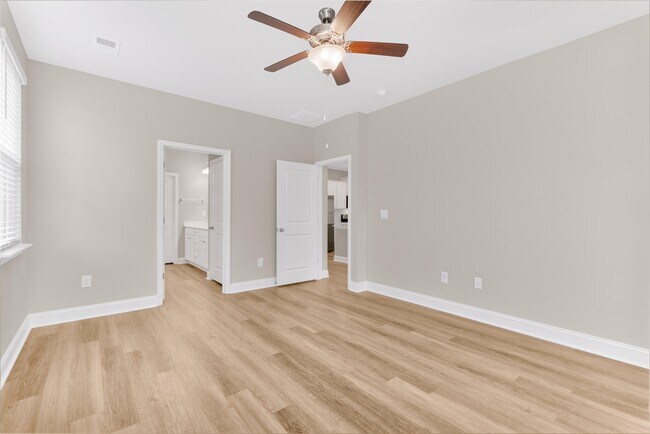 Building Photo - 7068 Shooting Star Way