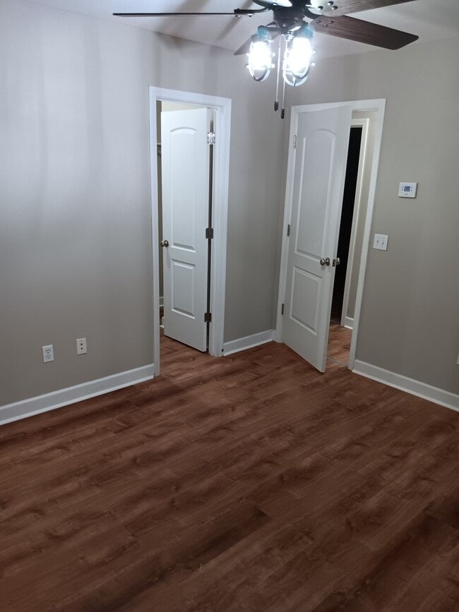 Building Photo - 3 Bedroom/2.5 Bath in Countryview Village