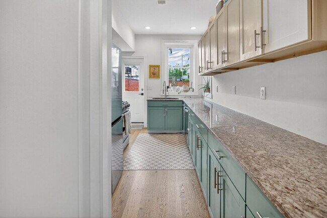 Building Photo - Classic DC charm and Modern Upgrades!