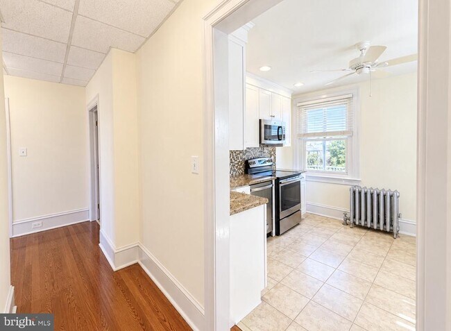 Building Photo - 815 Fayette St