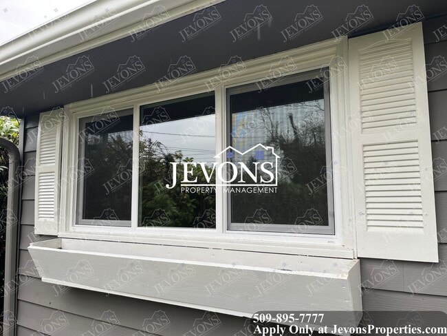 Building Photo - Enjoy the new appliances in this lovely single-family home located in the heart of Tacoma