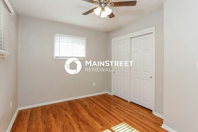 Building Photo - 2 Bedroom Pet-Friendly Home in Kansas City, MO with Main Street Renewal