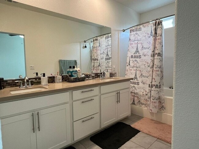 Building Photo - Beautiful Modern Home in Natomas Crossing Close to Downtown, Shopping, and More!